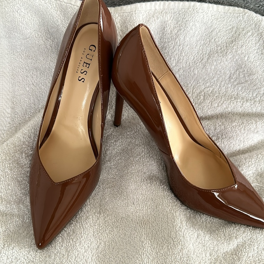 (NWOT) GUESS Shinny Heels